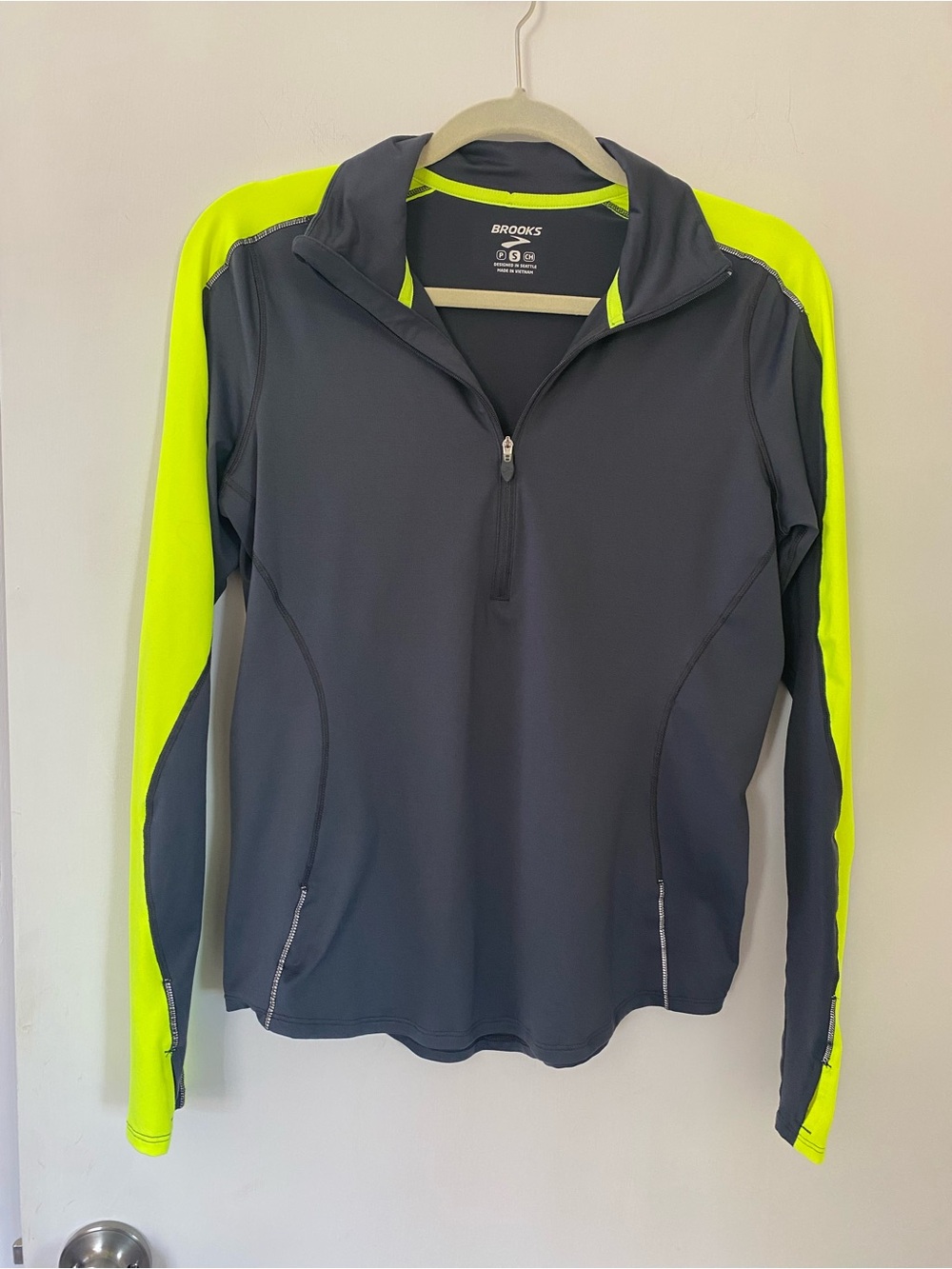 Brooks Long Sleeve Running Top Athletic 1/2 Zip Front High Vis Reflective Small